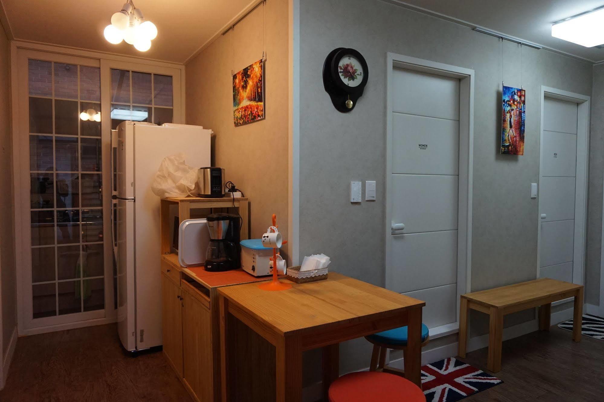 Br. Guesthouse Hongdae Сеул Екстериор снимка